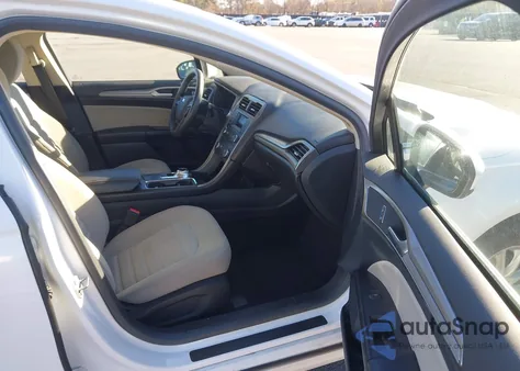 2017 Ford Fusion S z USA, uszkodzony, nr VIN 3FA6P0G79HR158122